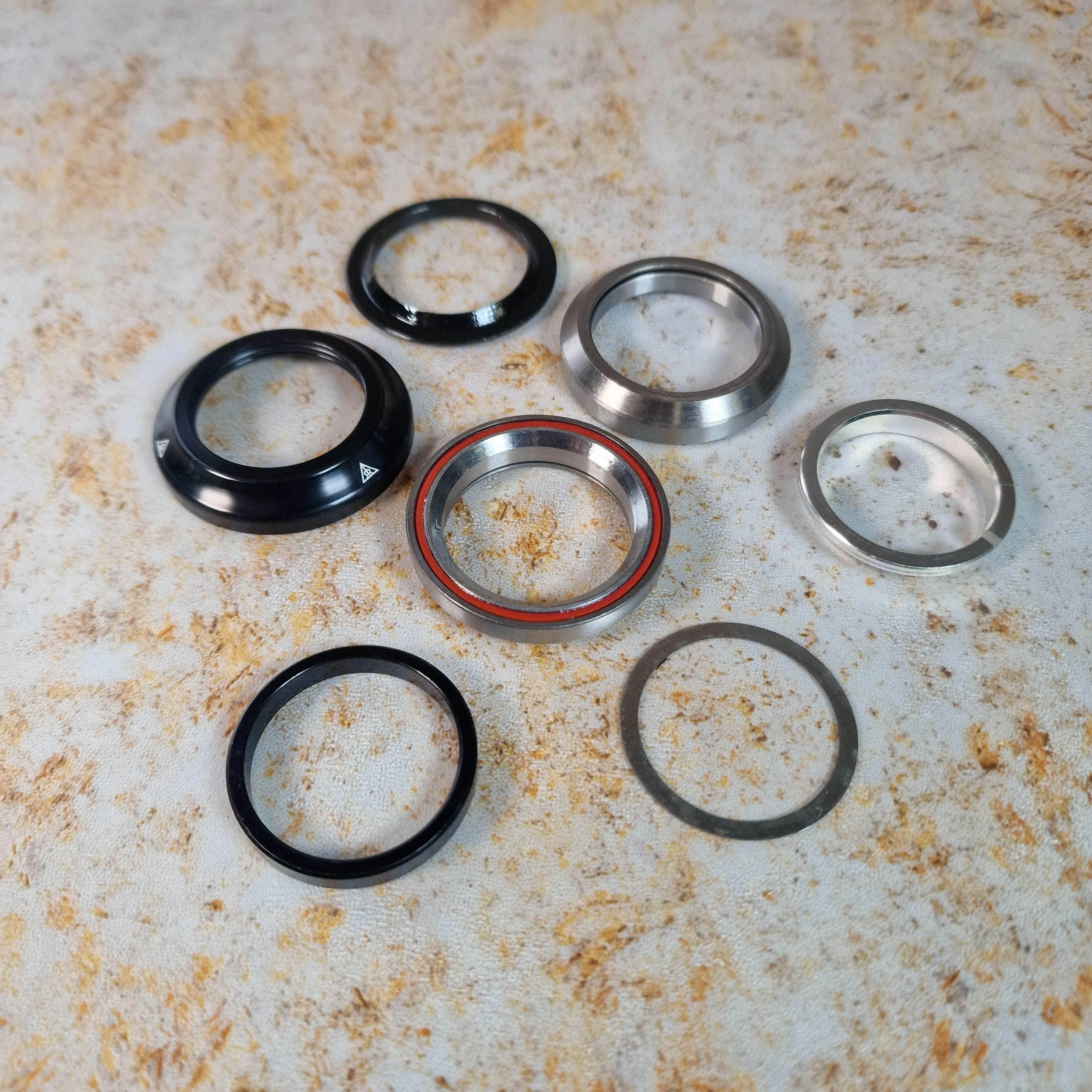Relic Integrated Headset Black