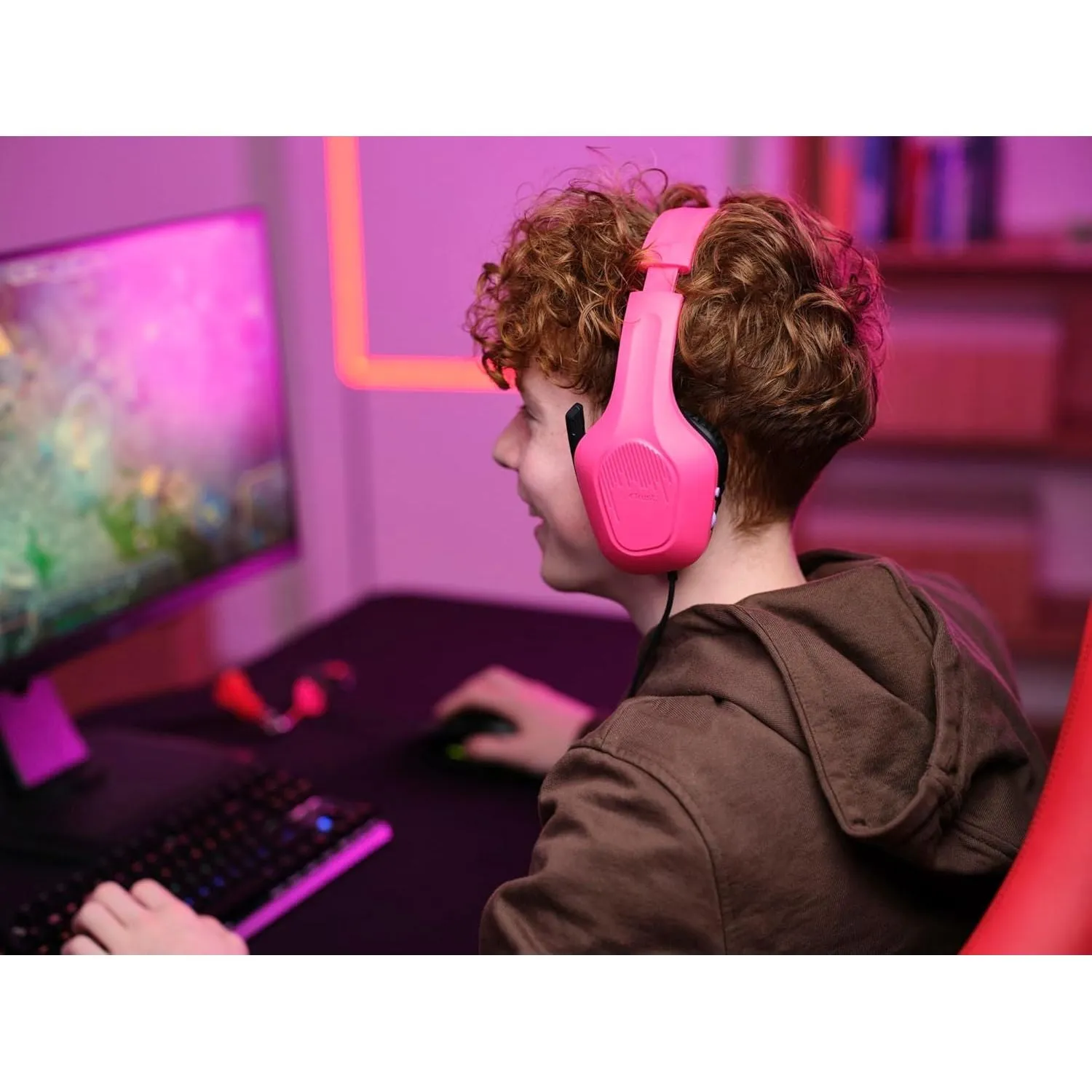 Trust Gaming GXT 415P Zirox Lightweight Over-Ear Gaming Headset, 50mm Drivers, 3.5mm Jack, Foldaway Mic, 2m Cable – Compatible with PC, Xbox, PS4, PS5, Switch, Mobile – Pink