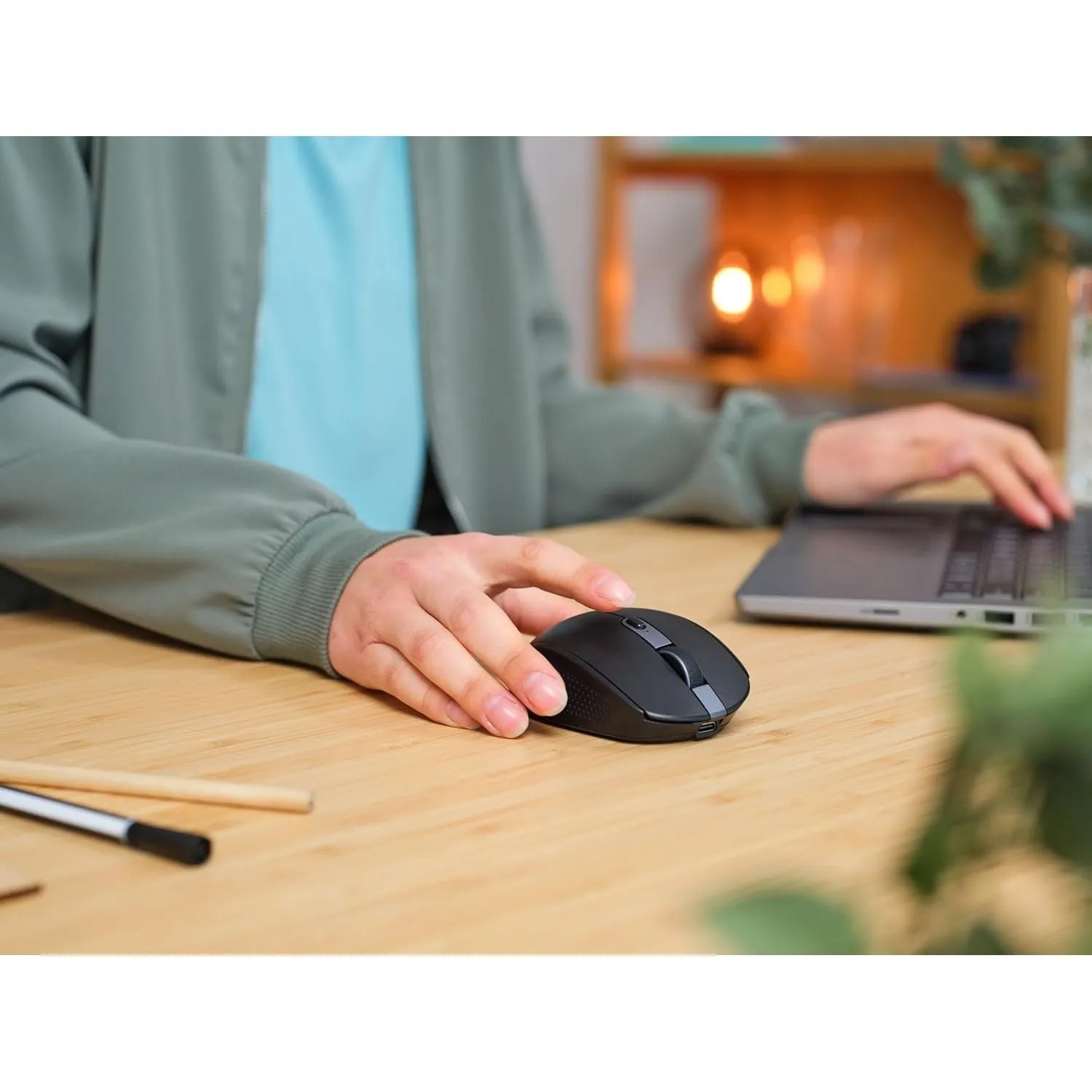 Trust Ozaa Silent Wireless Bluetooth Mouse - Rechargeable, Multi-Device, Compact, 60% Recycled Plastic, for PC/Laptop/Mac/Android - Black